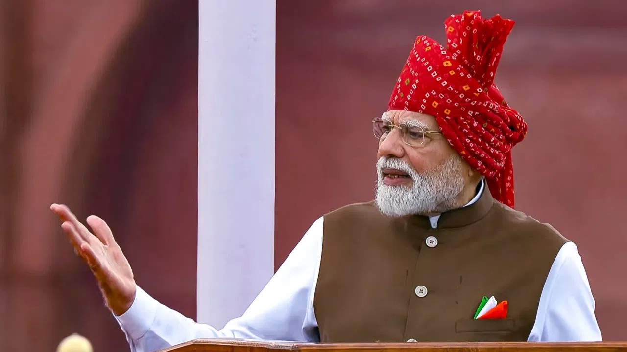 PM-Modis-Independence-Day-speech-lasts-75-minutes-down-from-last-years-record-103-minutes.jpg