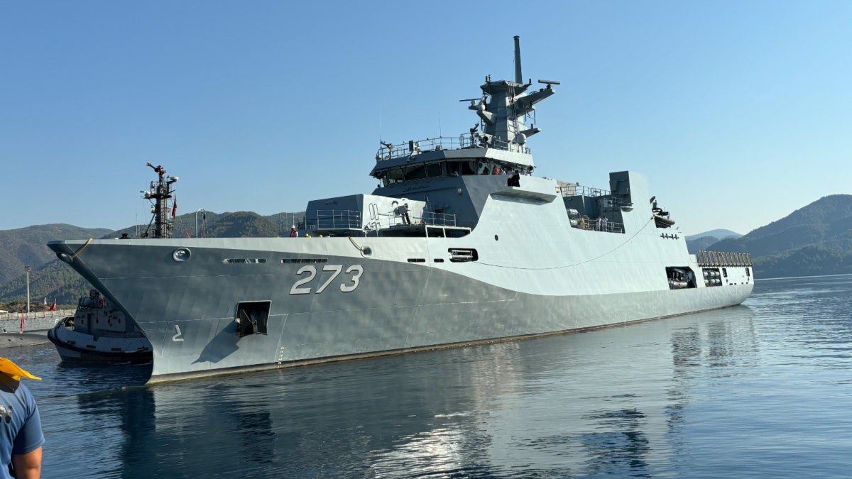pakistan-navy-ship-collides-with-indian-navy-vessel-1789554199.jpg