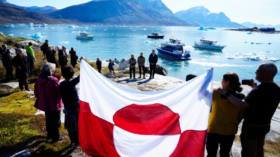 US_Greenland_4256_-900x506.jpg